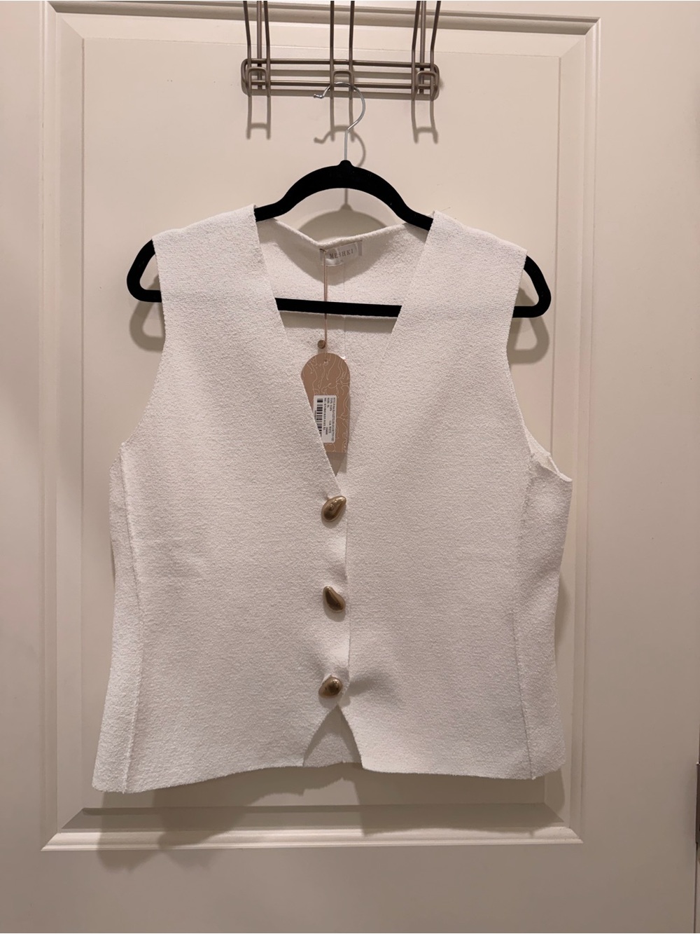 Meshki Malika Sleeveless Gold Button Vest Size XL
White Knit